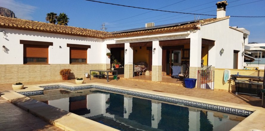 Villa Calpe, Alicante, Spagna 4 camere da letto, 240 mq. N° 107152