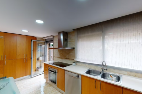 Apartment for sale Castelldefels, Barcelona, Spain 4 bedrooms, 205 sq.m. No. 54234 - photo 4