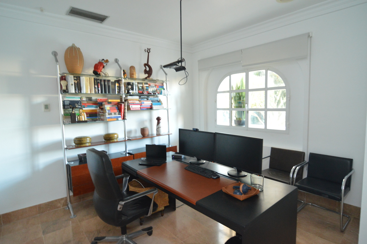 Villa en Torrevieja, Alicante, España 4 dormitorios, 520 m2 No. 115965