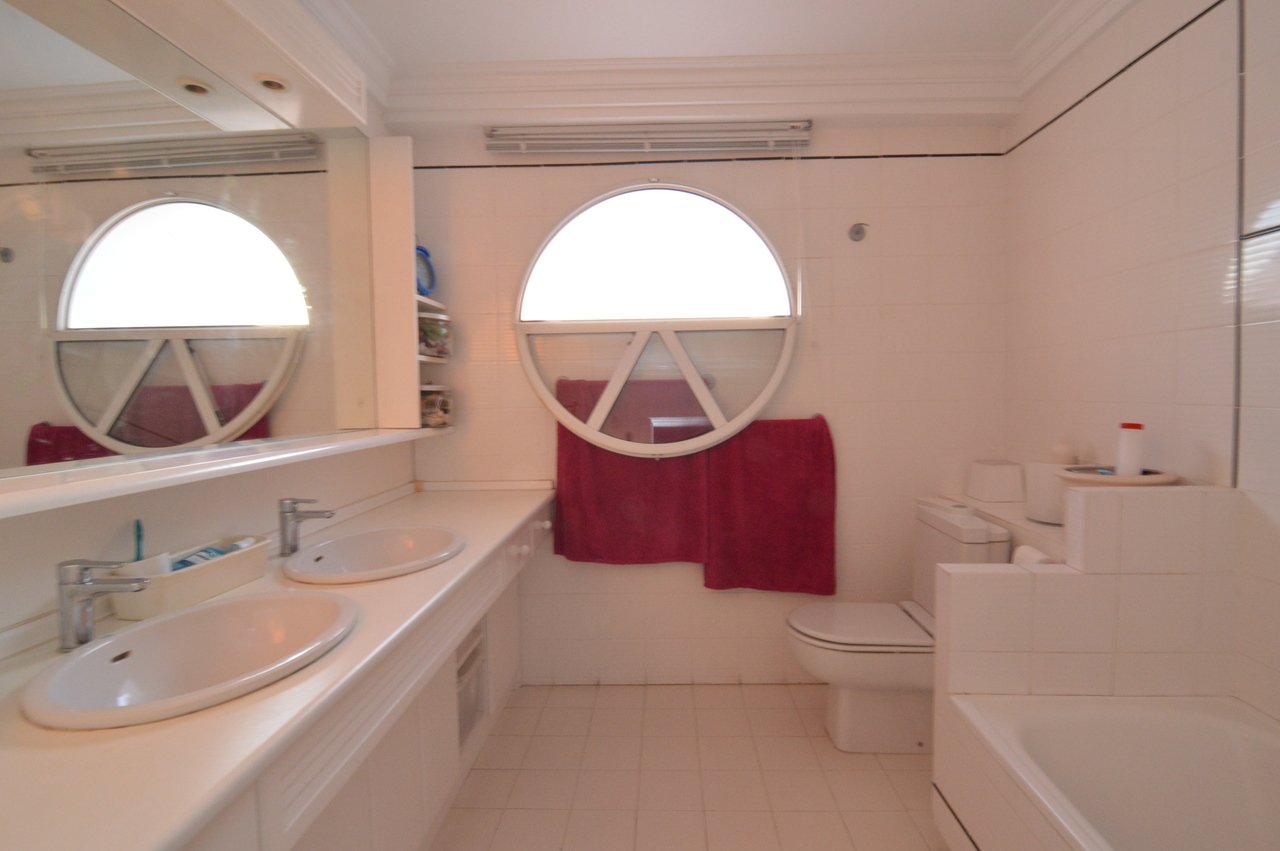 Villa en Torrevieja, Alicante, España 4 dormitorios, 520 m2 No. 115965