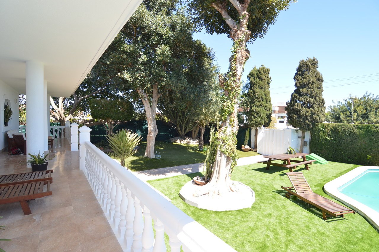 Villa en Torrevieja, Alicante, España 4 dormitorios, 520 m2 No. 115965
