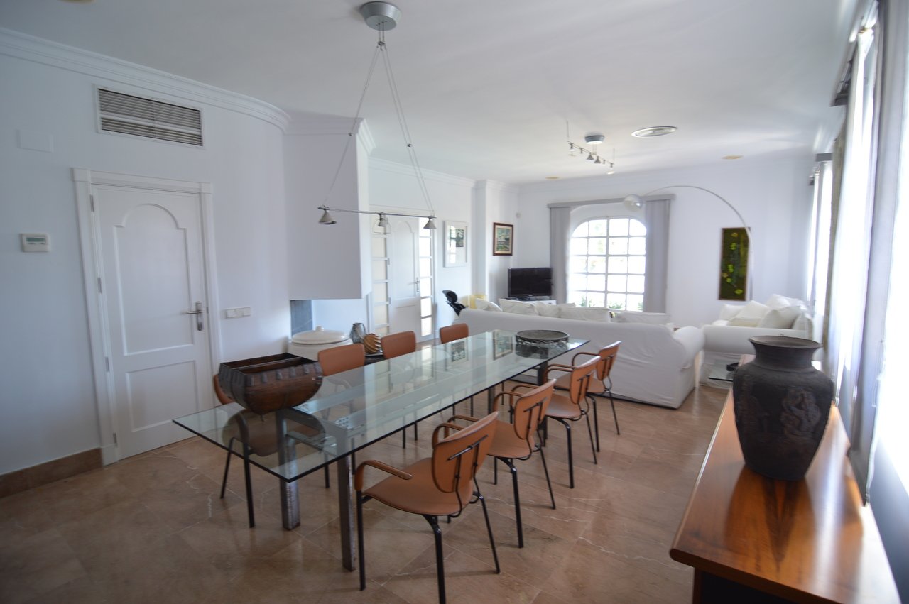 Villa en Torrevieja, Alicante, España 4 dormitorios, 520 m2 No. 115965