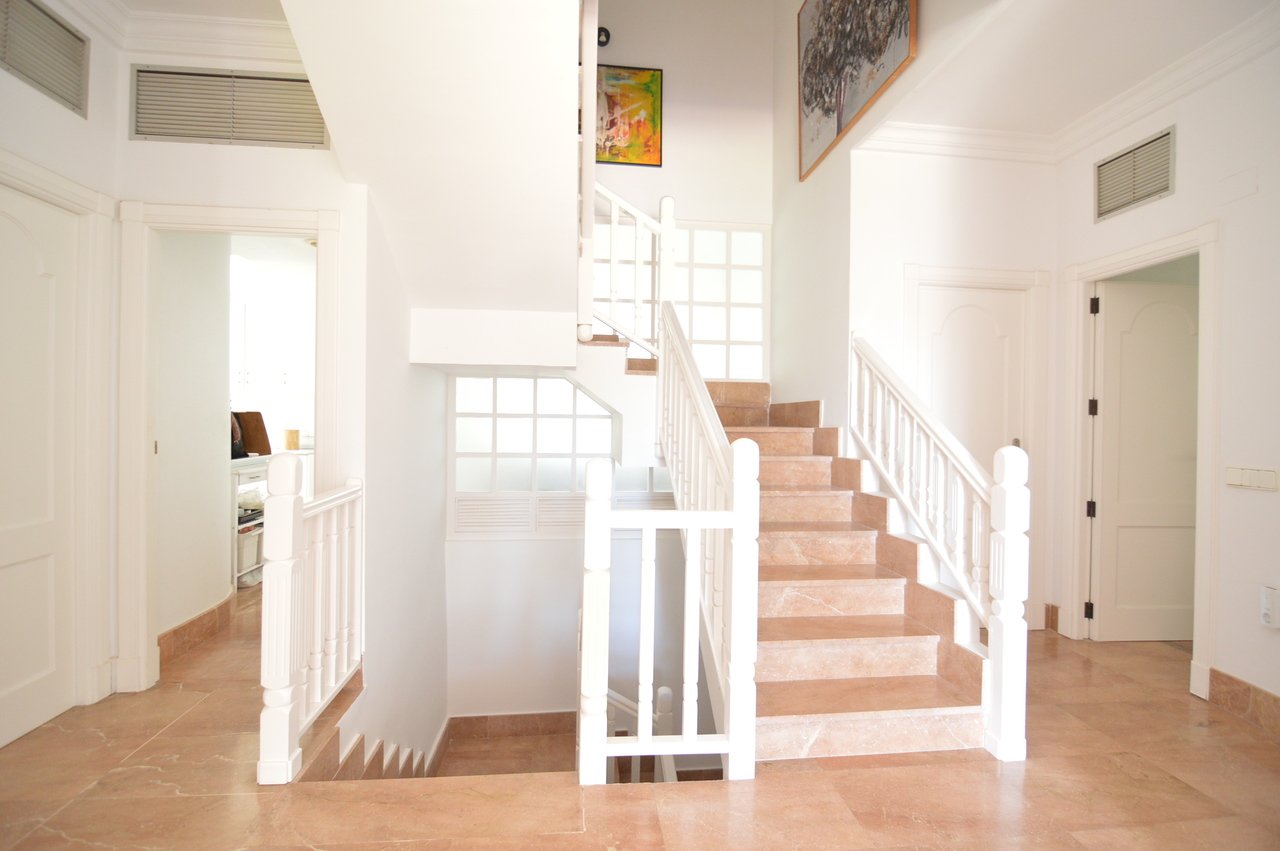 Villa en Torrevieja, Alicante, España 4 dormitorios, 520 m2 No. 115965