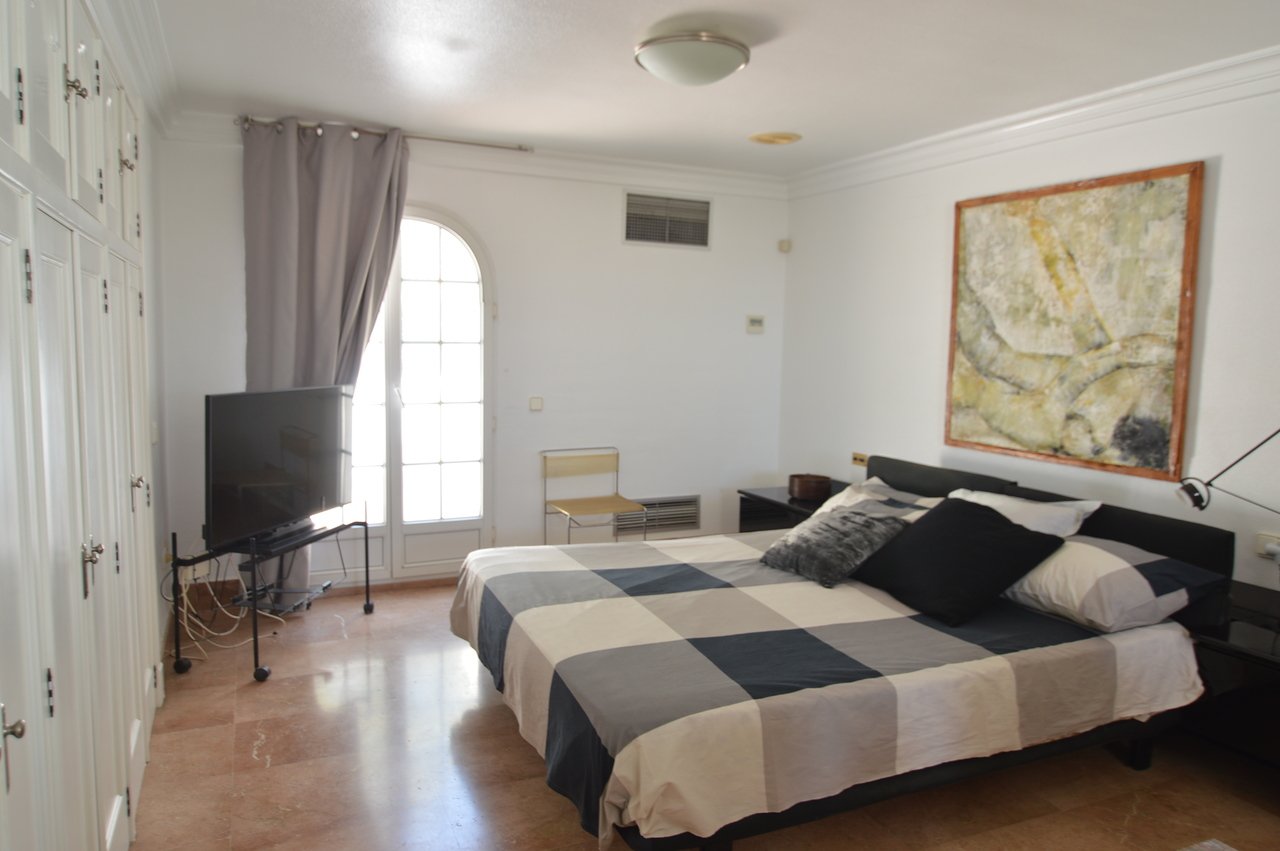 Villa en Torrevieja, Alicante, España 4 dormitorios, 520 m2 No. 115965