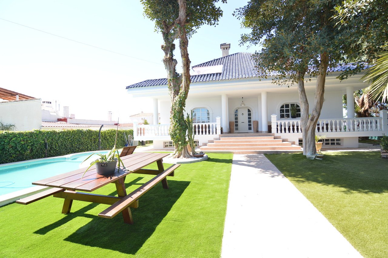 Villa en Torrevieja, Alicante, España 4 dormitorios, 520 m2 No. 115965