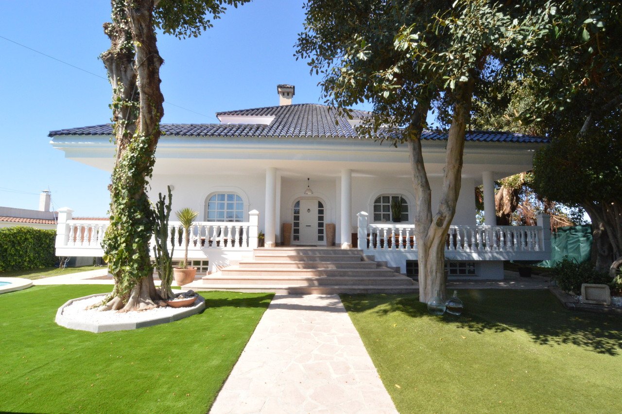 Villa en Torrevieja, Alicante, España 4 dormitorios, 520 m2 No. 115965