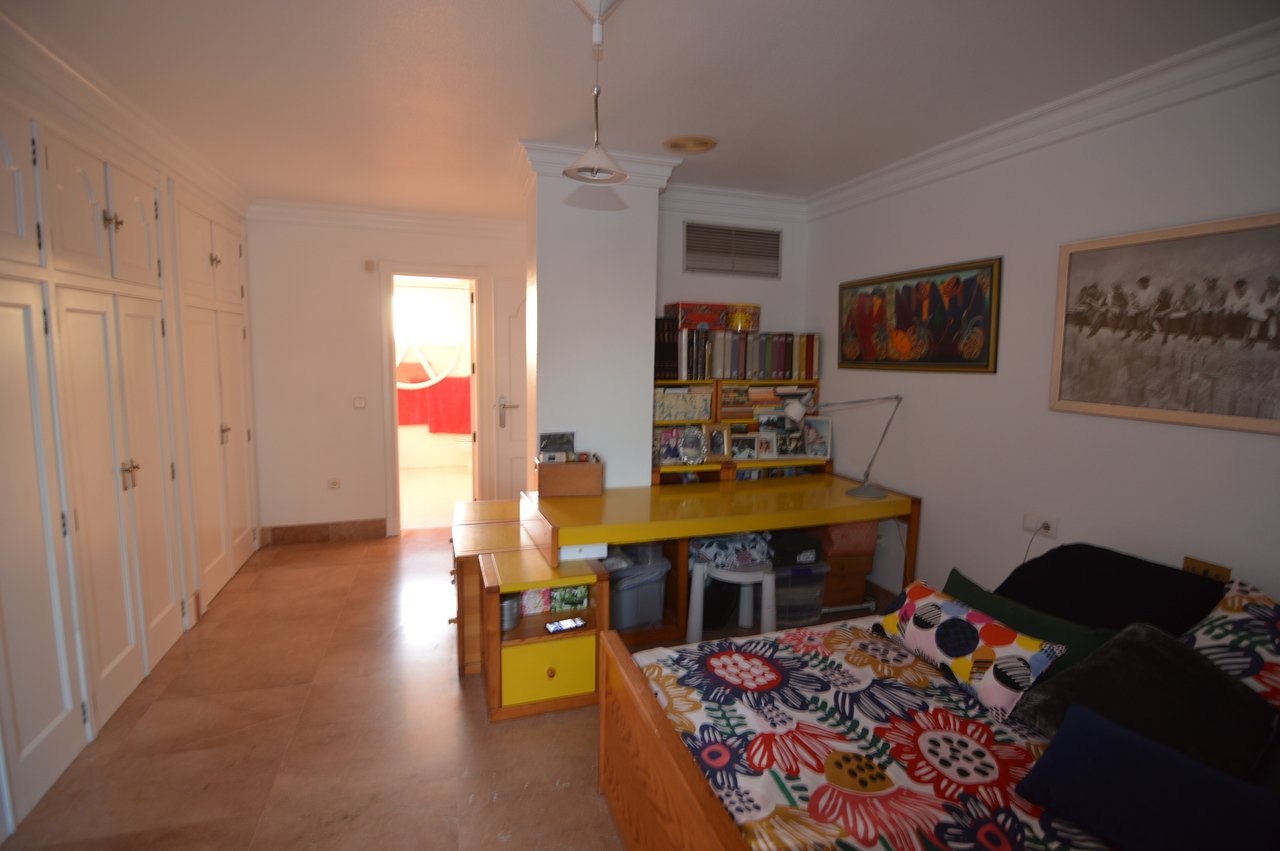 Villa en Torrevieja, Alicante, España 4 dormitorios, 520 m2 No. 115965