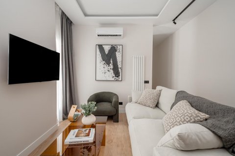 Apartment for sale Madrid, Spain 3 bedrooms, 96 sq.m. No. 90127 - photo 5