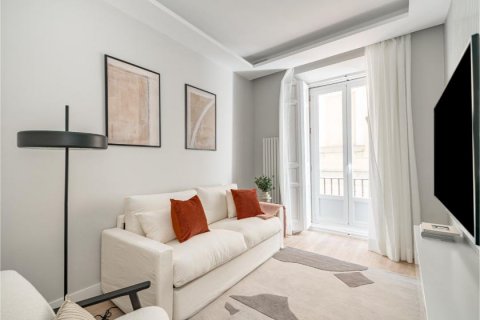 Apartment for sale Madrid, Spain 2 bedrooms, 93 sq.m. No. 90125 - photo 1