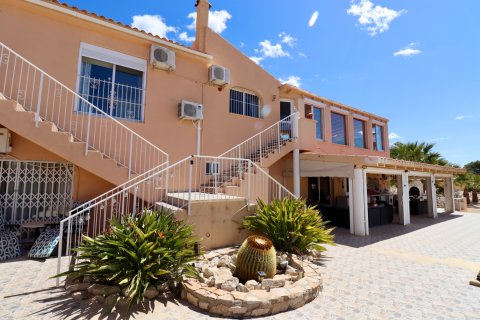 Villa for sale Alicante, Spain 7 bedrooms, 390 sq.m. No. 118844 - photo 2