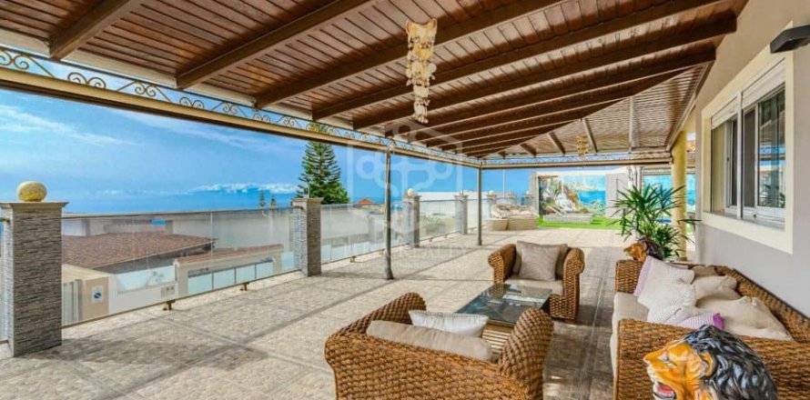 Villa Adeje, Tenerife, Spagna 3 camere da letto, 385 mq. N° 111084