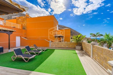 Villa for sale Arona, Tenerife, Spain 4 bedrooms, 350 sq.m. No. 111072 - photo 1