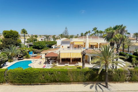 Villa à vendre Punta Prima, Alicante, Espagne, 4 chambres, 250 m2 No. 119252 - photo 1