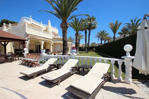 Villa à vendre Punta Prima, Alicante, Espagne, 4 chambres, 250 m2 No. 119252 - photo 19
