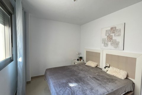 Dvīņu māja pārdošanā Punta Prima, Alicante, Spānijā 3 istabas, 146 m2 Nr. 119248 - attēls 18