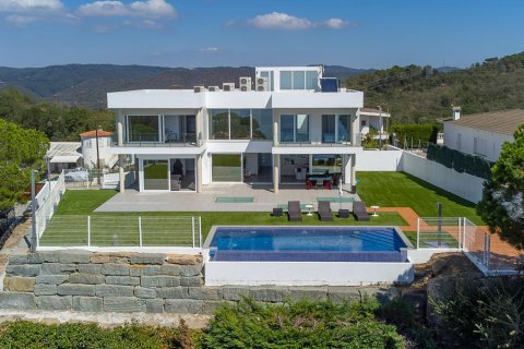 House for sale Lloret de Mar, Girona, Spain 4 bedrooms, 400 sq.m. No. 82184 - photo 1