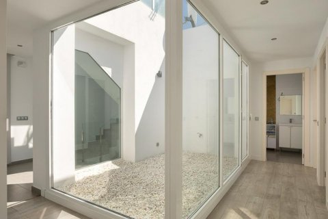 House for sale Lloret de Mar, Girona, Spain 4 bedrooms, 400 sq.m. No. 82184 - photo 11