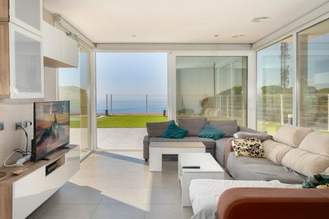 House for sale Lloret de Mar, Girona, Spain 4 bedrooms, 400 sq.m. No. 82184 - photo 25