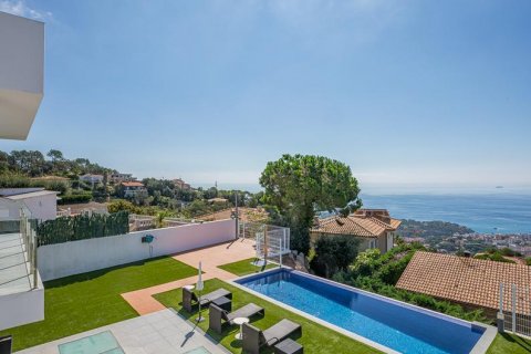 House for sale Lloret de Mar, Girona, Spain 4 bedrooms, 400 sq.m. No. 82184 - photo 30