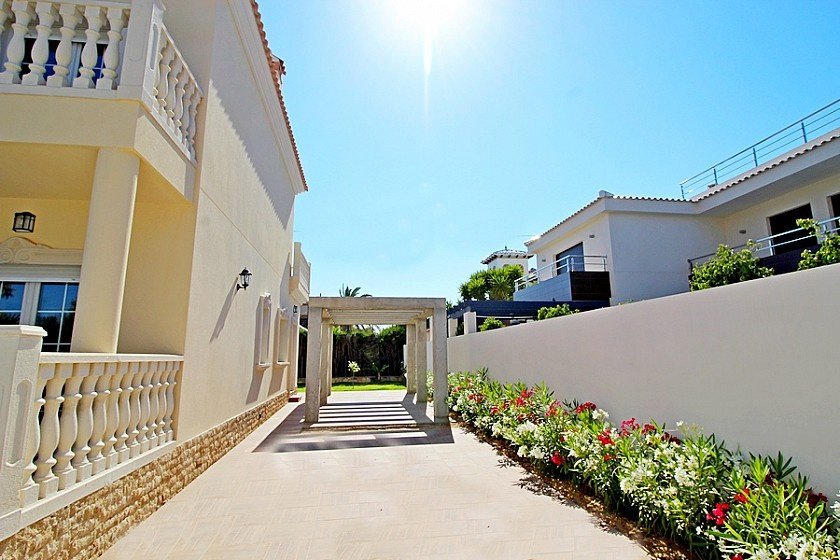 Villa in Cabo Roig, Alicante, Spanien 5 Schlafzimmer, 250 m2 Nr. 103700