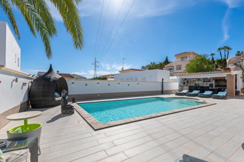 Villa till salu Ciudad Quesada, Alicante, Spanien 4 sovrum, 306 kvm. Nr. 118828 - foto 6