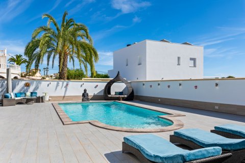 Villa till salu Ciudad Quesada, Alicante, Spanien 4 sovrum, 306 kvm. Nr. 118828 - foto 5