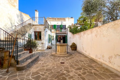 Townhouse for sale Llucmajor, Mallorca, Spain 8 bedrooms, 555 sq.m. No. 111862 - photo 1