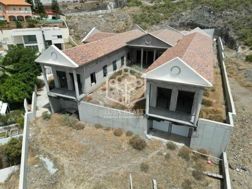 Villa a Adeje, Tenerife, Spagna 6 camere da letto, 845 mq. N° 94458
