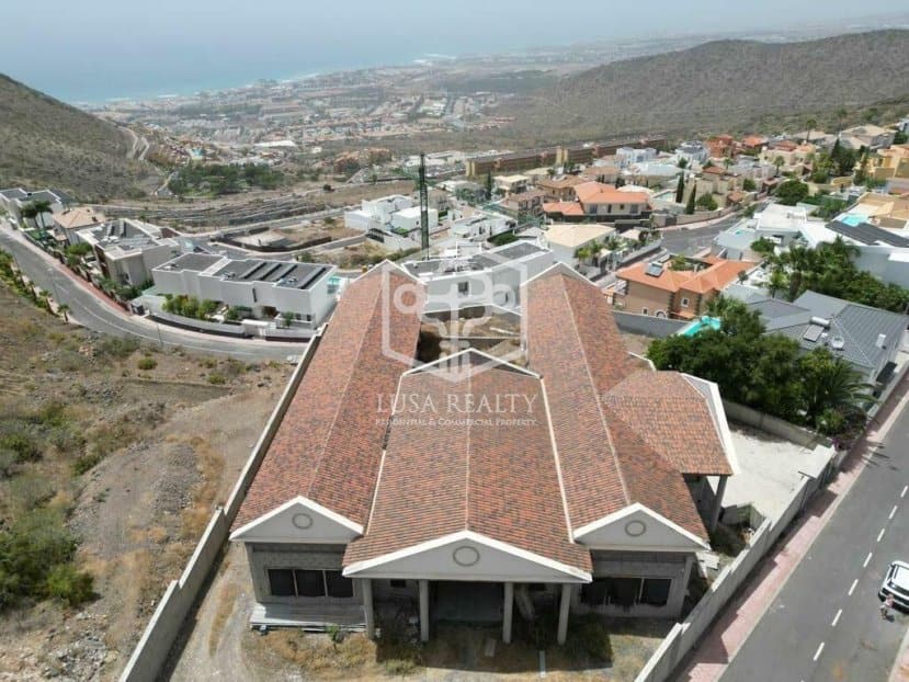 Villa a Adeje, Tenerife, Spagna 6 camere da letto, 845 mq. N° 94458