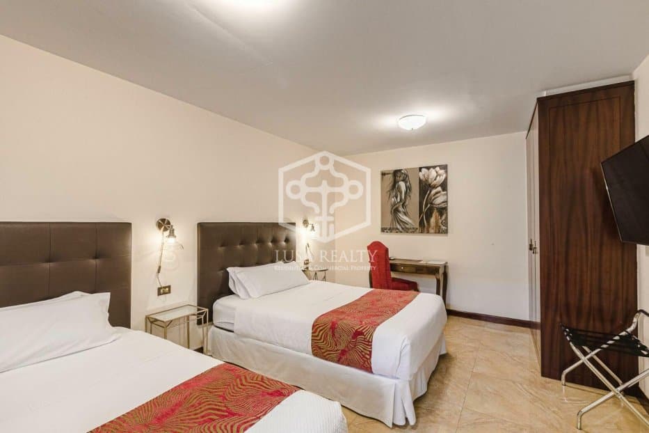 Commercial property à San Cristobal de La Laguna, Tenerife, Espagne 9 chambres, 980 m2 No. 94455