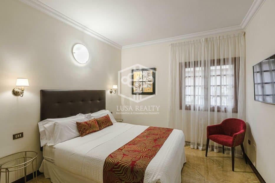Commercial property à San Cristobal de La Laguna, Tenerife, Espagne 9 chambres, 980 m2 No. 94455