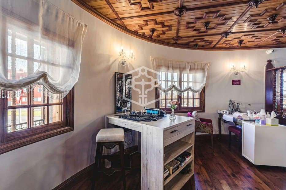 Commercial property à San Cristobal de La Laguna, Tenerife, Espagne 9 chambres, 980 m2 No. 94455