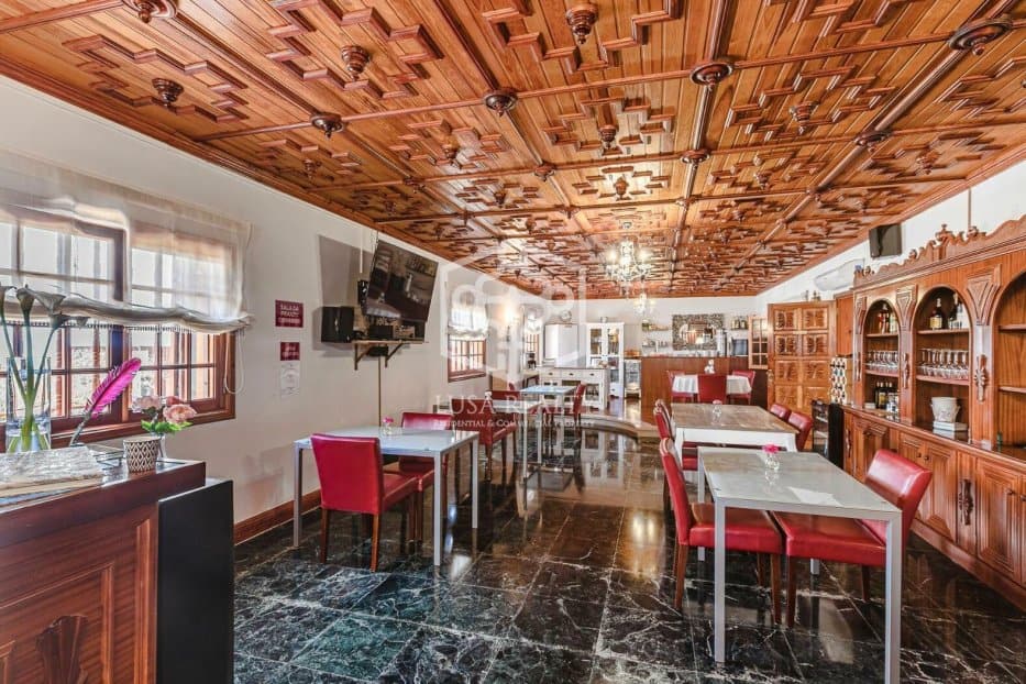 Commercial property à San Cristobal de La Laguna, Tenerife, Espagne 9 chambres, 980 m2 No. 94455