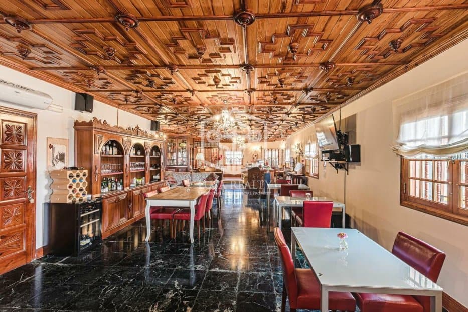 Commercial property à San Cristobal de La Laguna, Tenerife, Espagne 9 chambres, 980 m2 No. 94455