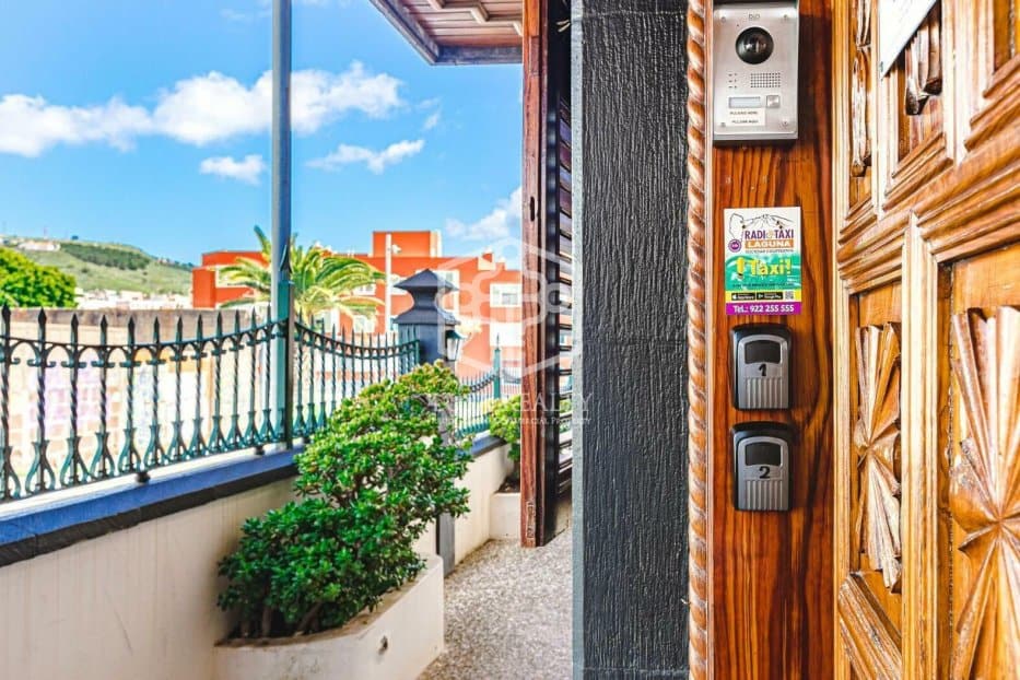 Commercial property à San Cristobal de La Laguna, Tenerife, Espagne 9 chambres, 980 m2 No. 94455