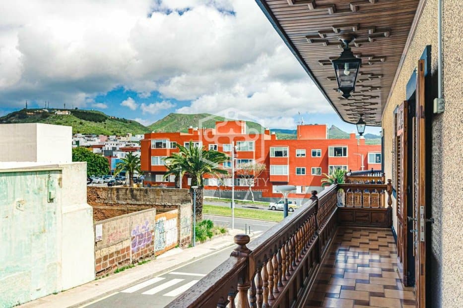Commercial property à San Cristobal de La Laguna, Tenerife, Espagne 9 chambres, 980 m2 No. 94455