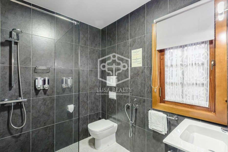 Commercial property à San Cristobal de La Laguna, Tenerife, Espagne 9 chambres, 980 m2 No. 94455