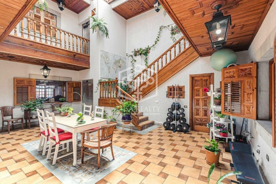 Commercial property à San Cristobal de La Laguna, Tenerife, Espagne 9 chambres, 980 m2 No. 94455