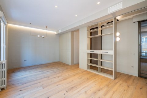 Продажа квартиры Мадрид, Испания 3 спальни, 105м2 №89244 - фото 2