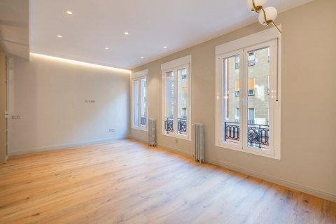 Продажа квартиры Мадрид, Испания 3 спальни, 105м2 №89244 - фото 1