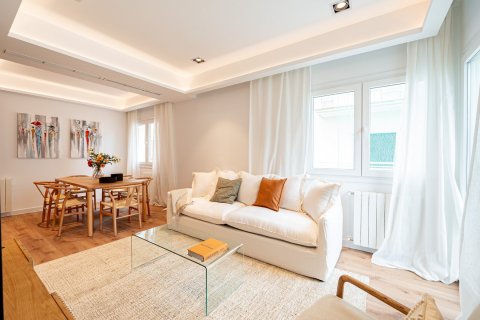 Huoneisto myytävänä Madrid, Espanja, 2 makuuhuonetta, 105 m2 No. 89240 - kuva 3