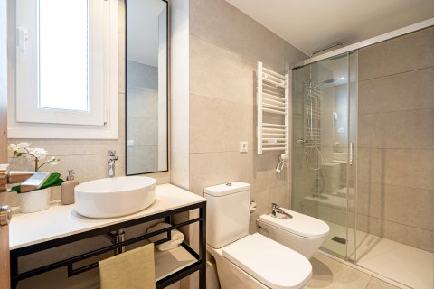 Huoneisto myytävänä Madrid, Espanja, 2 makuuhuonetta, 105 m2 No. 89240 - kuva 6