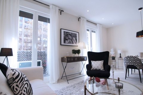 Apartment for sale Madrid, Spain 2 bedrooms, 97 sq.m. No. 89243 - photo 9
