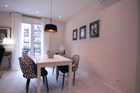Apartment for sale Madrid, Spain 2 bedrooms, 97 sq.m. No. 89243 - photo 6