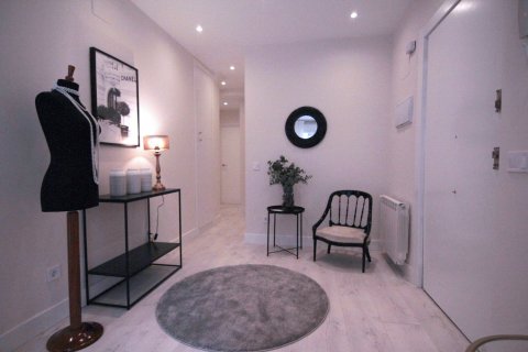 Apartment for sale Madrid, Spain 2 bedrooms, 97 sq.m. No. 89243 - photo 10