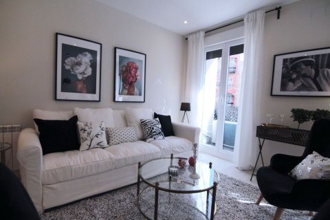 Apartment for sale Madrid, Spain 2 bedrooms, 97 sq.m. No. 89243 - photo 2