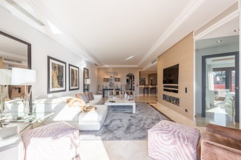 Paritalo myytävänä Estepona, Malaga, Espanja, 3 makuuhuonetta, 206 m2 No. 95873 - kuva 11