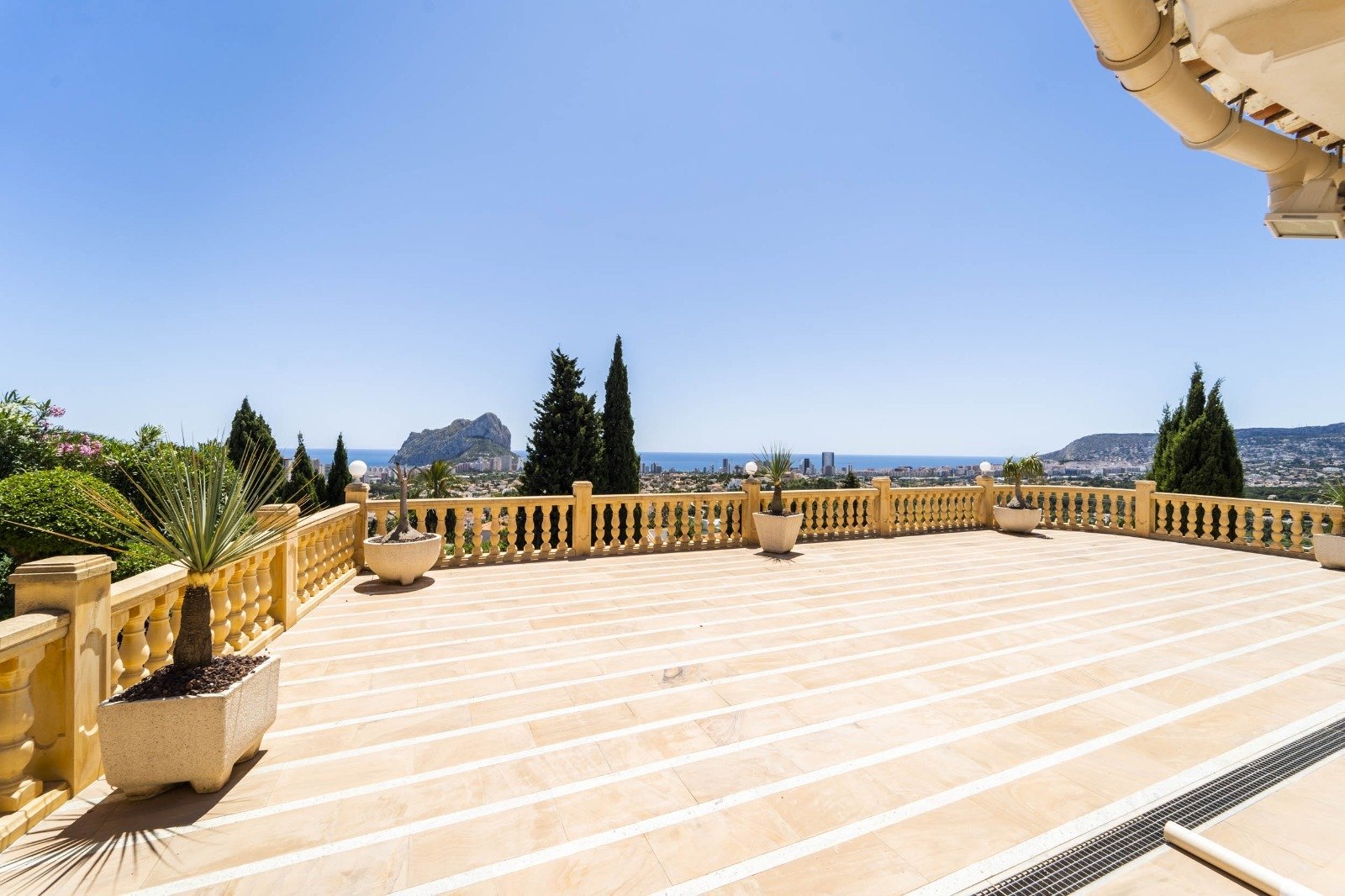 House in Calpe, Alicante, Spain 6 bedrooms, 636 sq.m. No. 89361