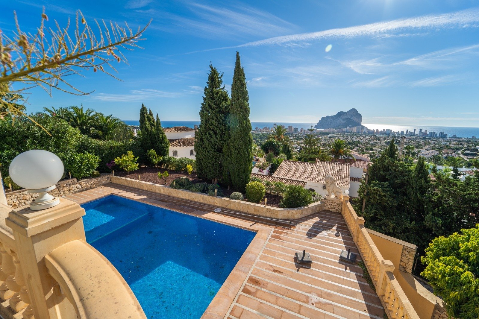 House in Calpe, Alicante, Spain 6 bedrooms, 636 sq.m. No. 89361