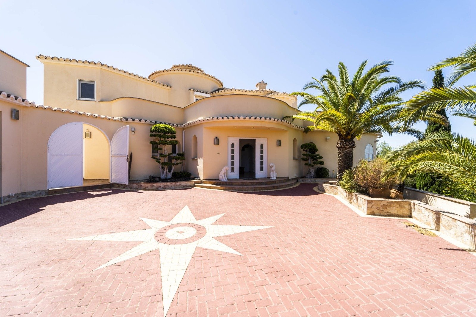 House in Calpe, Alicante, Spain 6 bedrooms, 636 sq.m. No. 89361